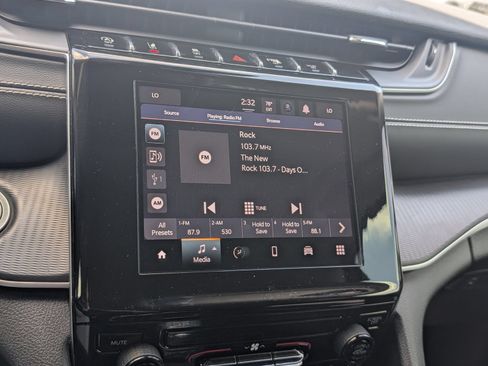 Used 2023 Jeep Grand Cherokee Laredo RWD image 9