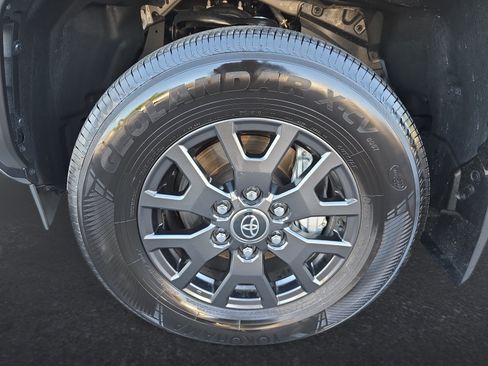 Used 2025 Toyota 4Runner SR5 AWD/4WD image 18