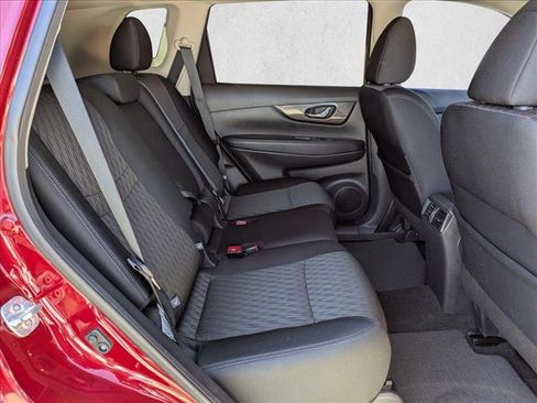 Used 2018 Nissan Rogue SV image 18