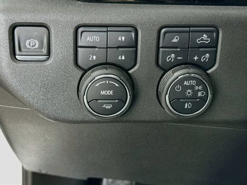 Used 2025 Chevrolet Silverado 1500 LT Trail Boss w/ Convenience Package II AWD/4WD image 11