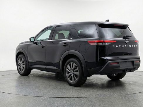 Used 2025 Nissan Pathfinder SV FWD image 6