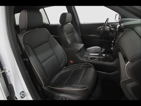 Certified 2022 Chevrolet Traverse Premier FWD image 19
