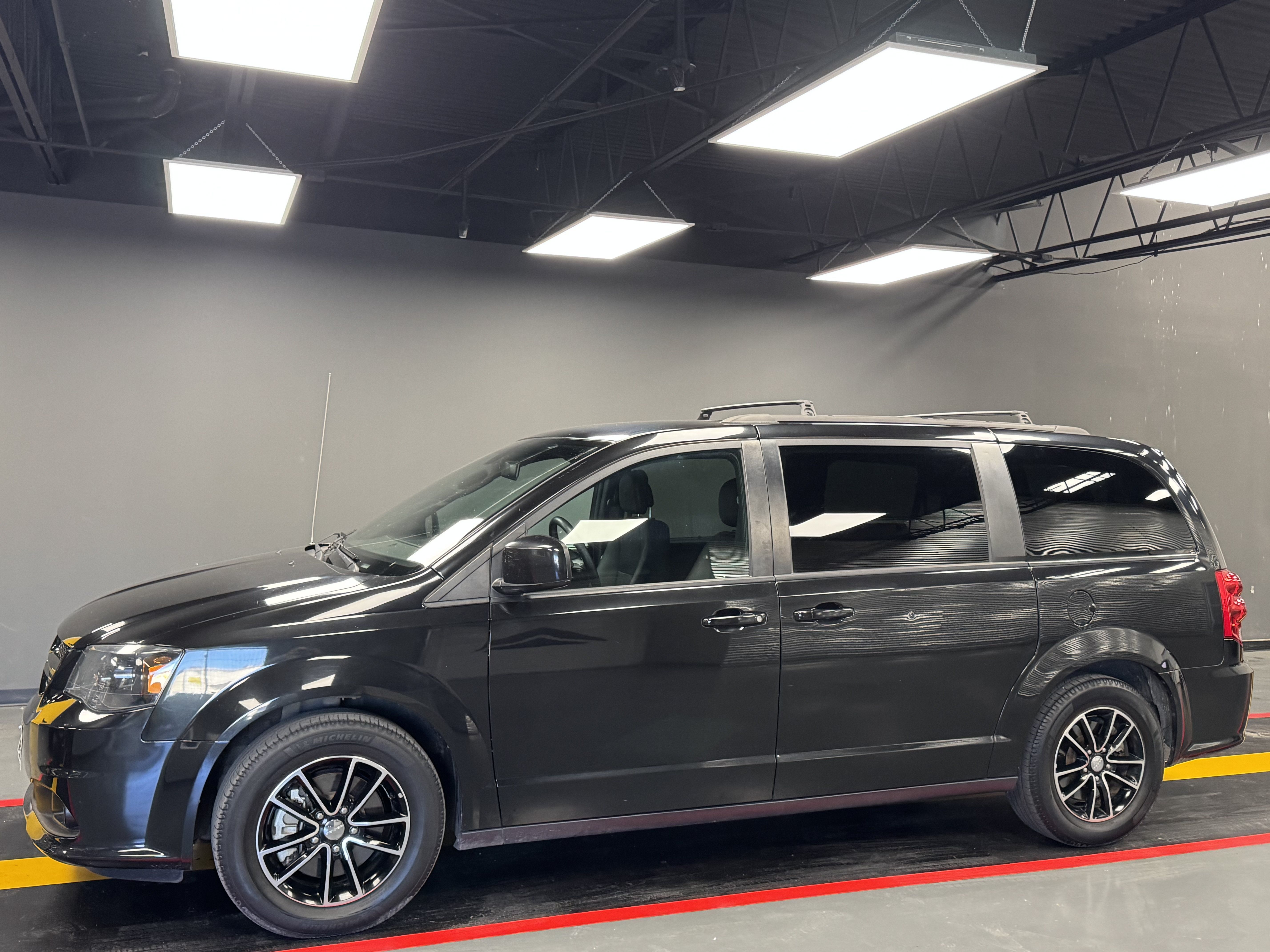 Used 2018 Dodge Grand Caravan GT FWD image 2