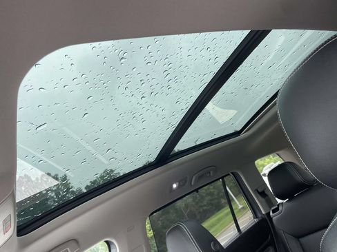 Certified 2023 Volkswagen Atlas SE w/ Panoramic Sunroof Package FWD image 18