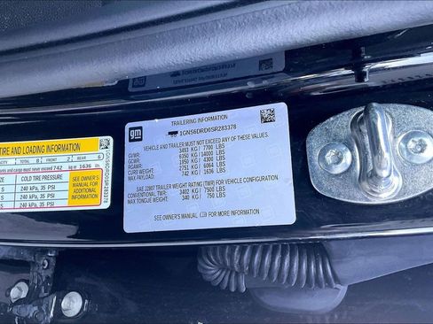 Used 2025 Chevrolet Suburban Z71 AWD/4WD image 31