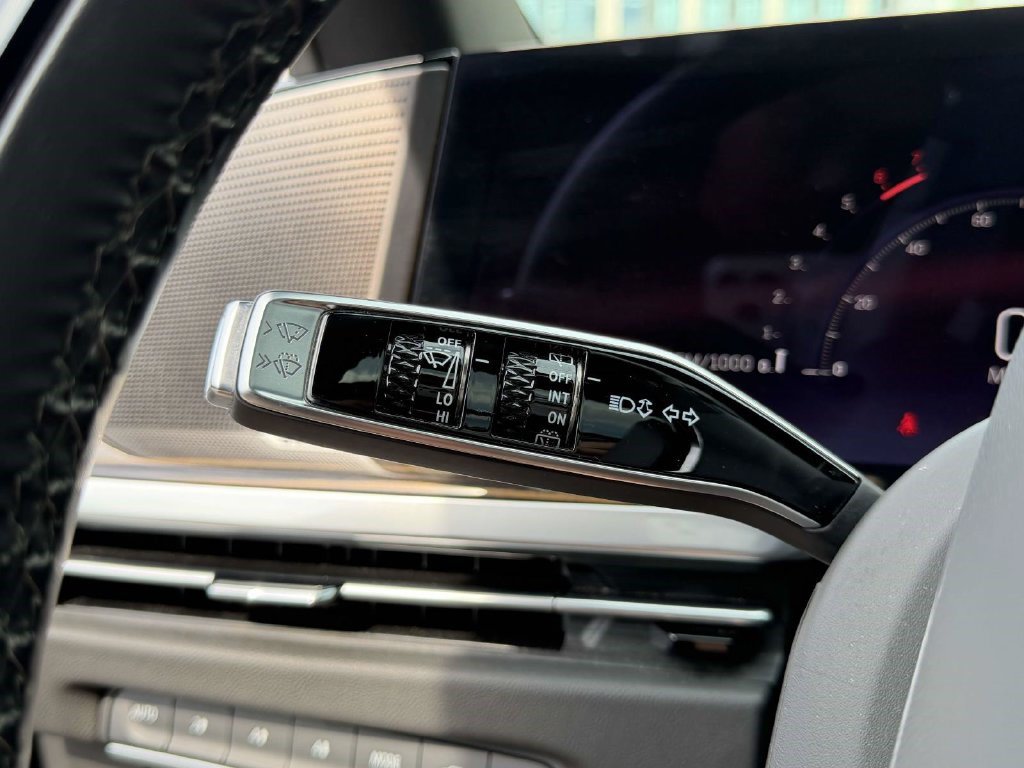 Certified 2025 Cadillac Escalade ESV Premium Luxury w/ Touring Package AWD/4WD image 28