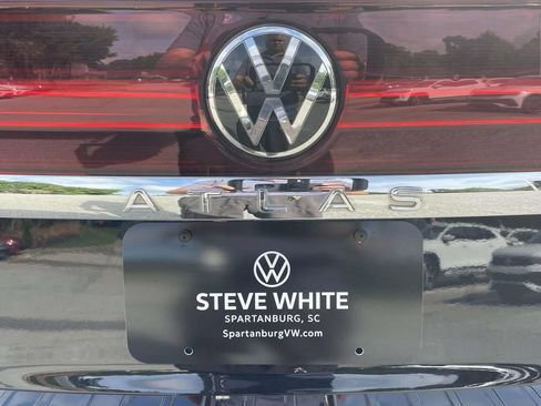 Certified 2024 Volkswagen Atlas SE FWD image 11