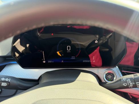 Used 2025 Chevrolet Trax LT w/ LT Convenience Package image 39