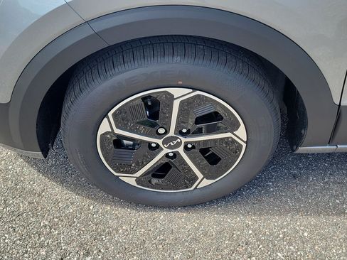New 2026 Kia Niro LX FWD image 35