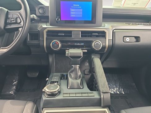 Certified 2025 Toyota Tacoma SR5 AWD/4WD image 11