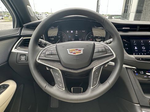 New 2025 Cadillac XT5 Sportv w/ Technology Package AWD/4WD image 10