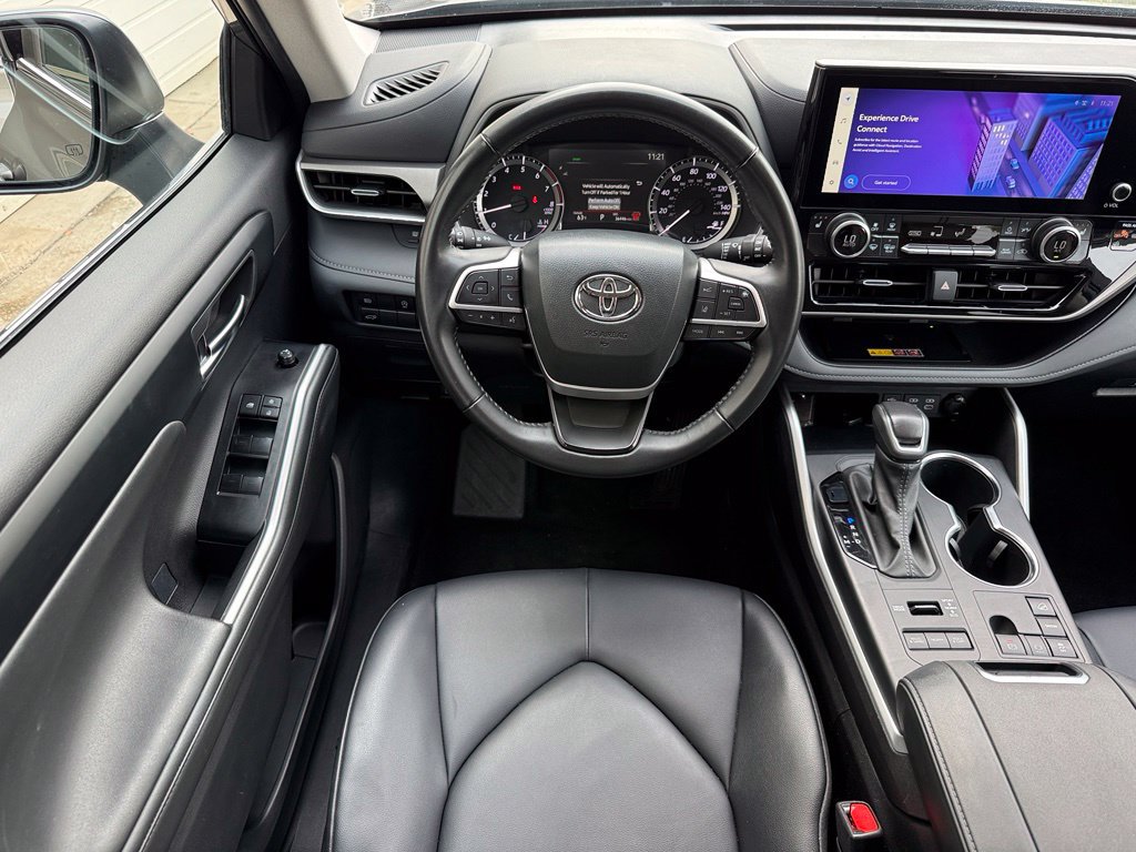 Used 2025 Toyota Highlander XLE AWD/4WD image 27