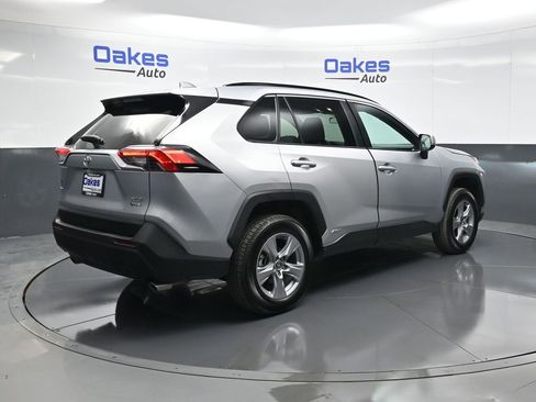 Used 2025 Toyota RAV4 XLE AWD/4WD image 8