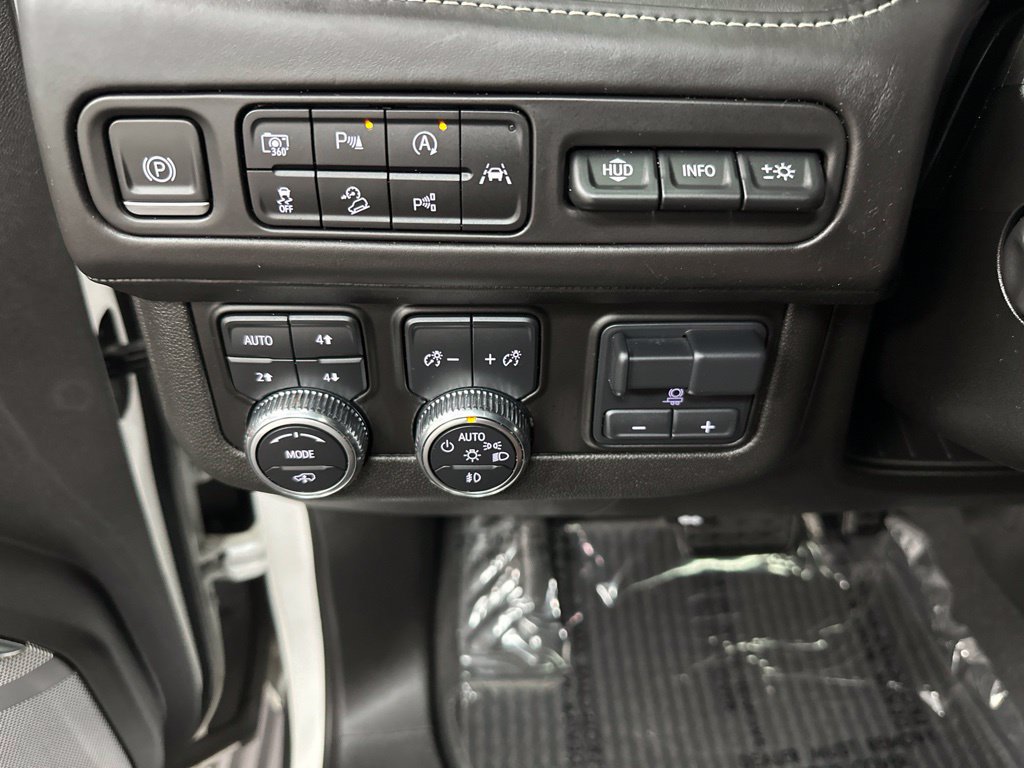 Used 2023 GMC Yukon XL Denali Ultimate AWD/4WD image 36