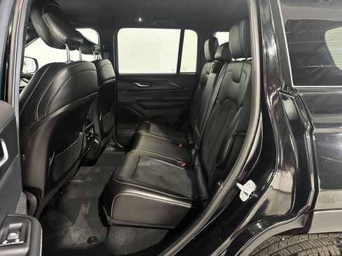 Used 2025 Jeep Grand Cherokee Altitude AWD/4WD image 19