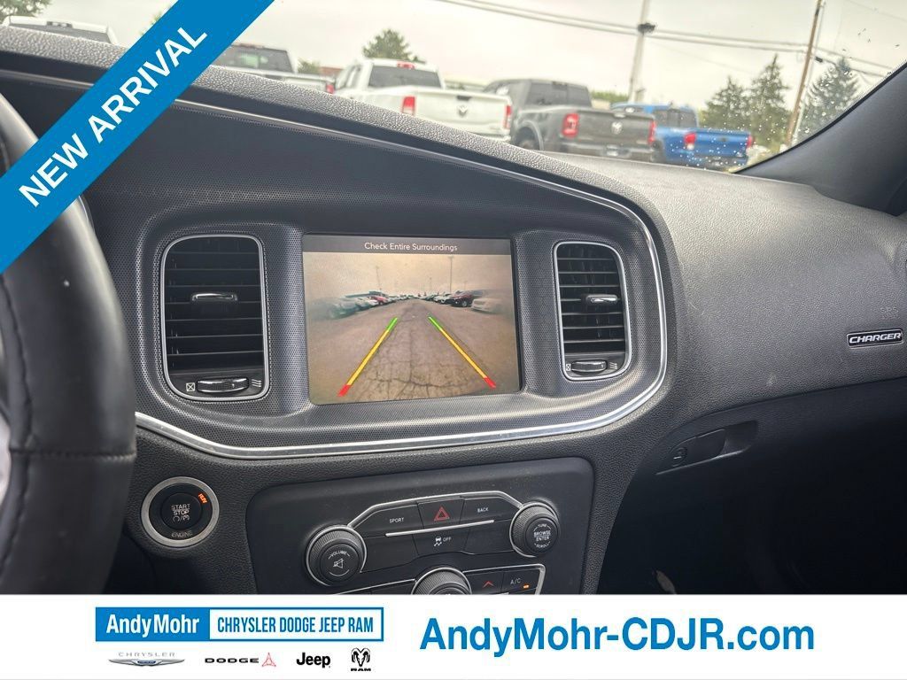 Used 2015 Dodge Charger SXT RWD image 11