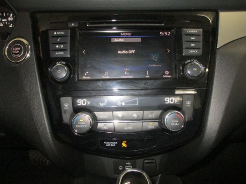 Used 2020 Nissan Rogue Sport SV w/ Technology Package image 24