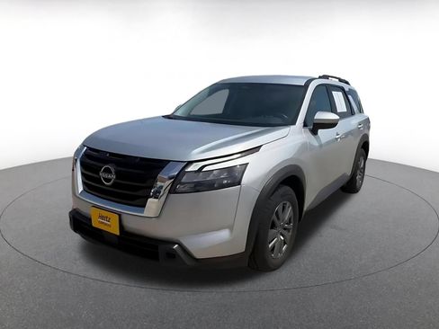 Used 2025 Nissan Pathfinder SV AWD/4WD image 7