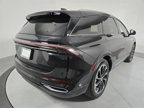 Certified 2024 Lincoln Nautilus Reserve image 4