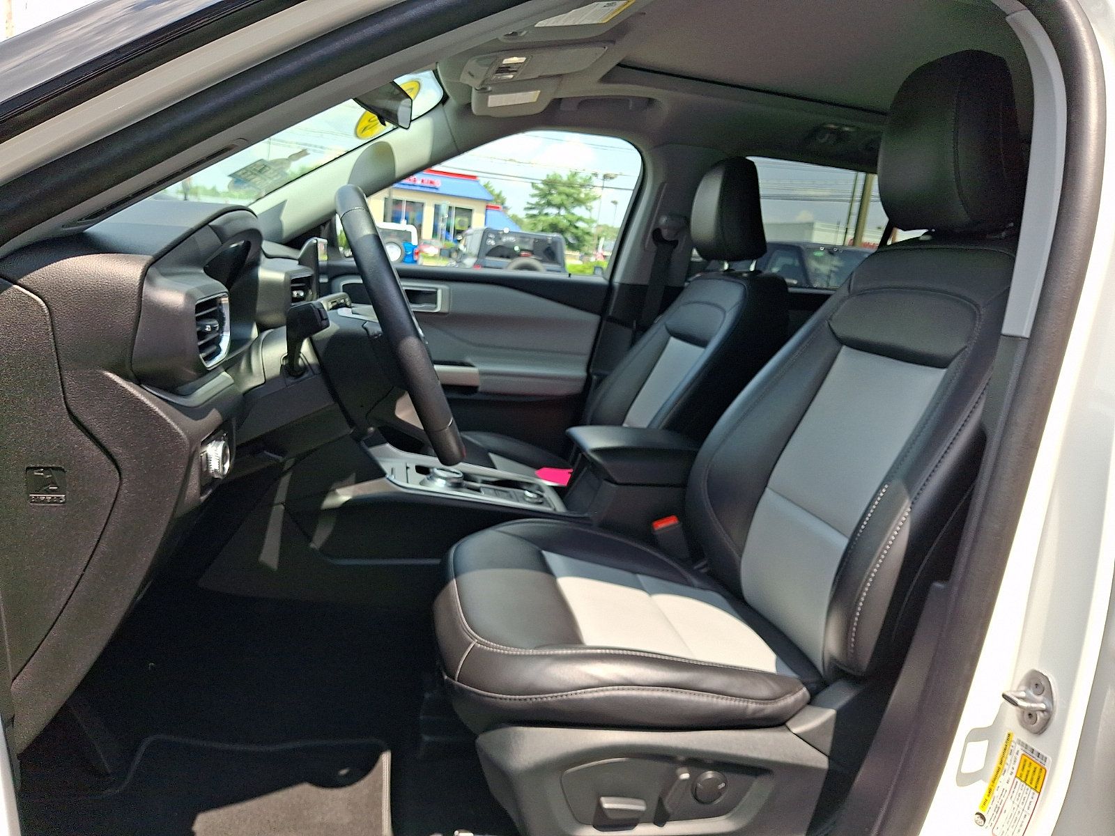 Certified 2023 Ford Explorer XLT w/ Equipment Group 202A AWD/4WD image 17