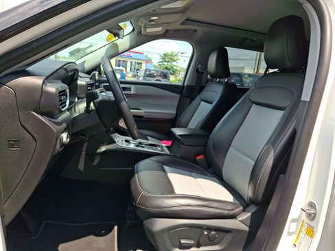 Certified 2023 Ford Explorer XLT w/ Equipment Group 202A AWD/4WD image 17