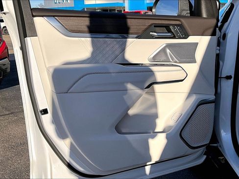 Used 2024 GMC Acadia Denali w/ Super Cruise Package image 18