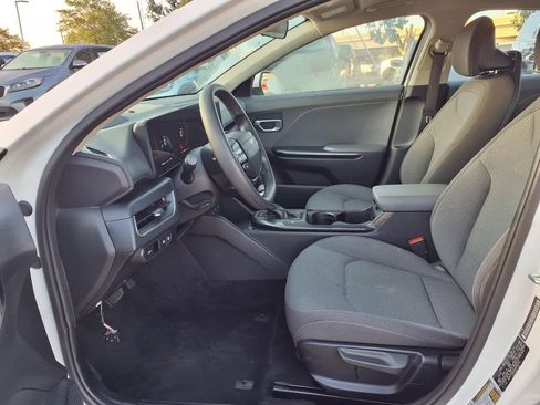 Used 2025 Kia K4 FWD image 10