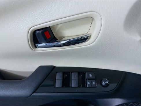 Certified 2020 Toyota Prius XLE w/ Premium Convenience Package image 24