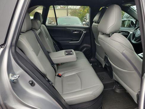 Used 2023 Toyota RAV4 SE image 12