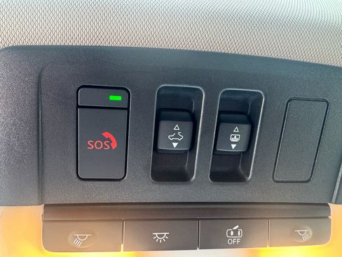 Used 2025 Nissan Rogue SV w/ SV Premium Package FWD image 23