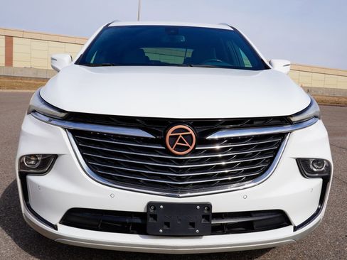 Used 2023 Buick Enclave Essence image 9