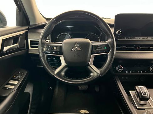 Used 2024 Mitsubishi Outlander SE FWD image 12