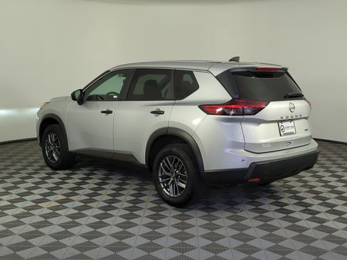 Used 2024 Nissan Rogue S AWD/4WD image 7