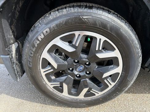 Used 2025 Subaru Forester Premium image 18