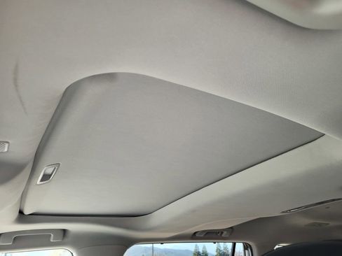 Used 2022 Toyota Highlander XLE image 19