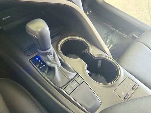 Used 2024 Toyota Camry SE w/ Cold Weather Package FWD image 19