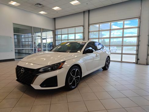 Used 2023 Nissan Altima 2.5 SR w/ SR Premium Package FWD image 6