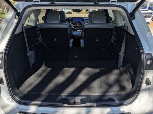 Used 2023 Toyota Highlander Platinum image 30