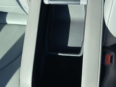 Used 2025 Toyota Highlander XLE image 26