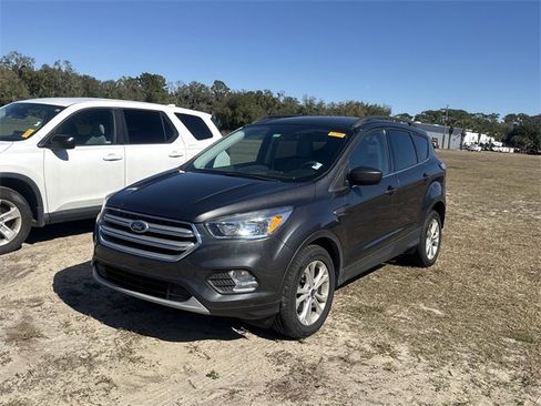 Used 2018 Ford Escape SE image 2