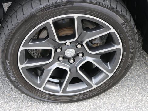 Used 2019 RAM 1500 Laramie AWD/4WD image 14