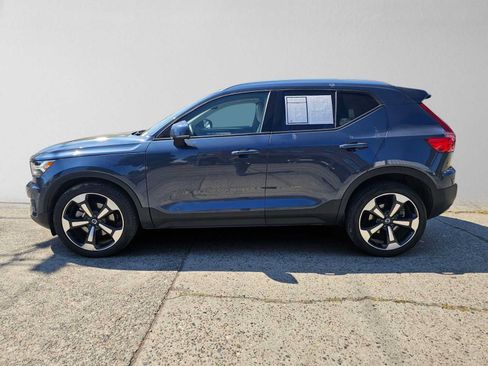 Used 2021 Volvo XC40 T5 Momentum w/ Premium Package AWD/4WD image 6