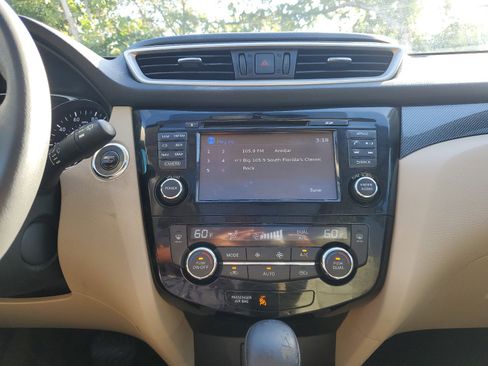 Used 2016 Nissan Rogue SL w/ SL Premium Package image 22