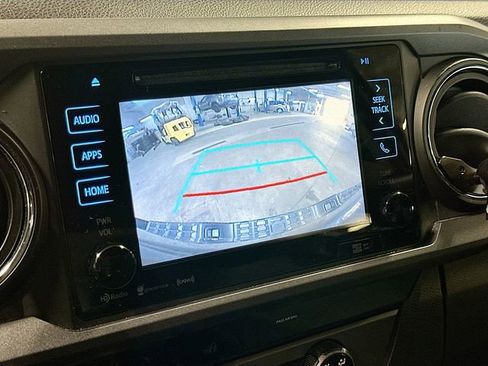 Used 2018 Toyota Tacoma TRD Off-Road w/ Technology Package AWD/4WD image 15