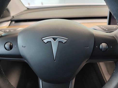 Used 2023 Tesla Model Y Long Range AWD/4WD image 19