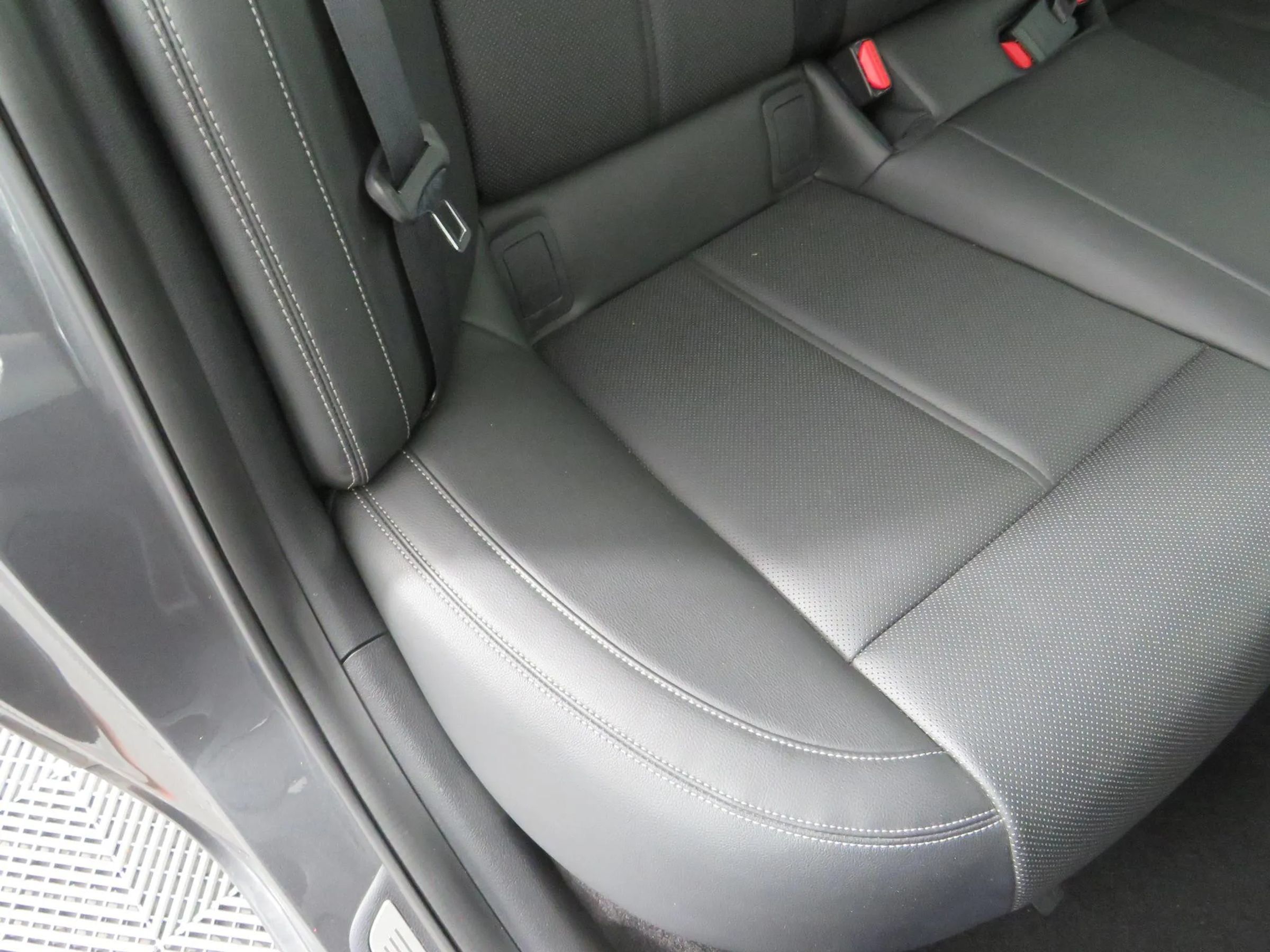 Used 2019 Genesis G70 2.0T Advanced AWD/4WD image 39