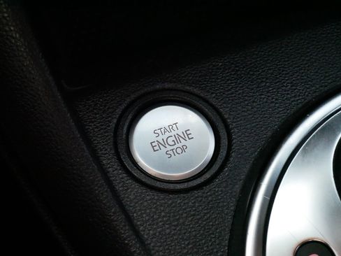 Used 2013 Volkswagen Beetle 2.0T FWD image 28
