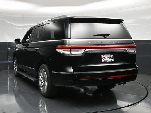Used 2024 Lincoln Navigator Premiere AWD/4WD image 11
