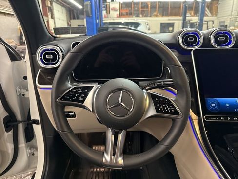 Used 2025 Mercedes-Benz GLC 350e GLC 350e image 14