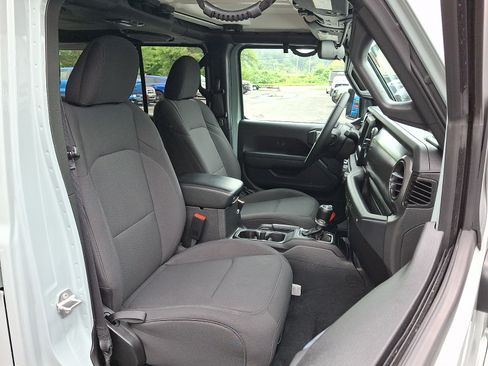 Used 2023 Jeep Wrangler Unlimited w/ Cold Weather Group AWD/4WD image 3